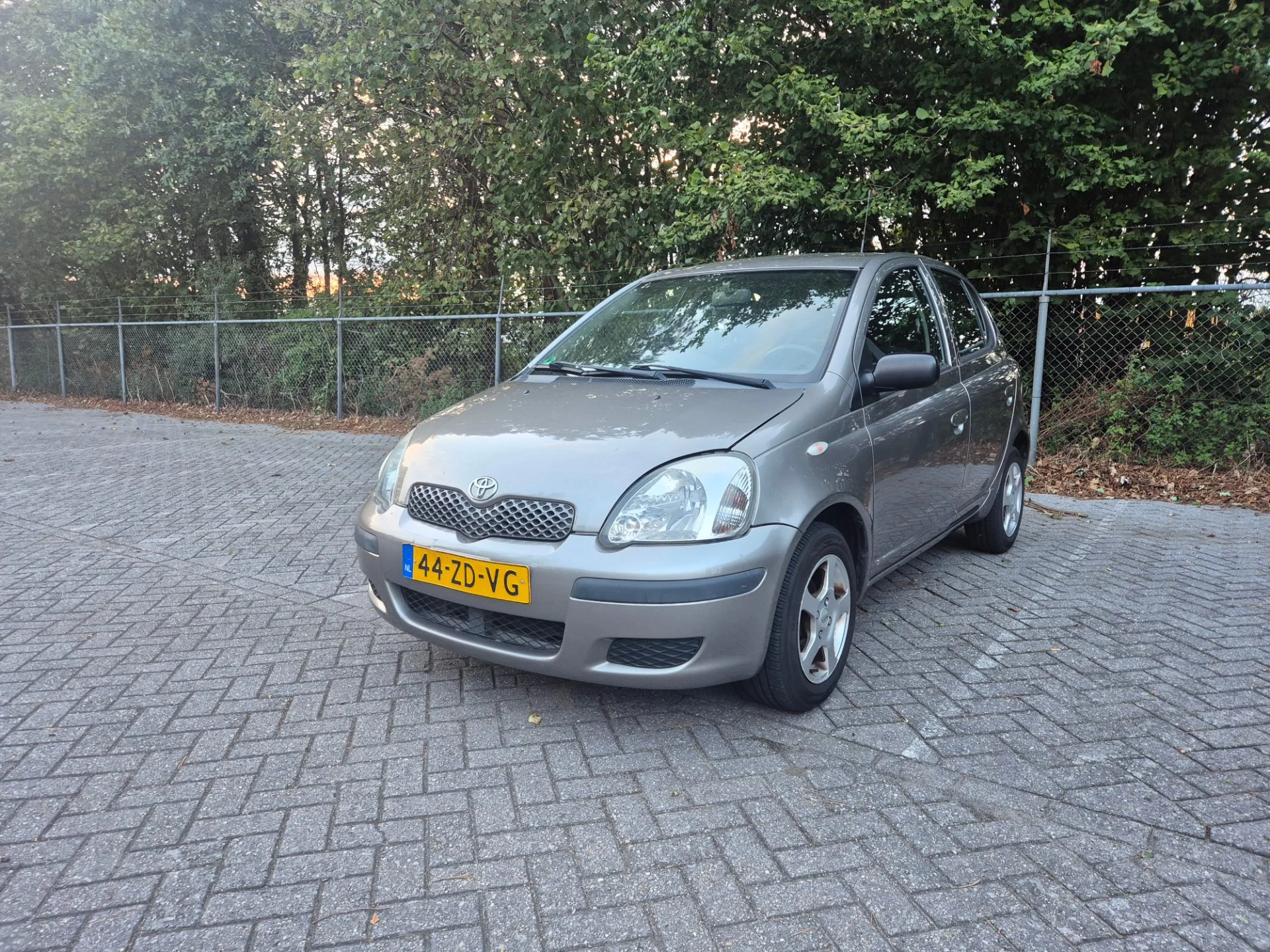 Toyota Yaris 1.3 — foto 1