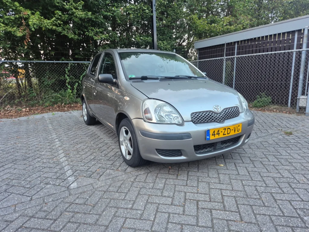 Toyota Yaris 1.3 — foto 2