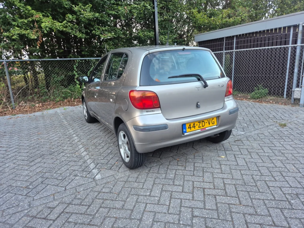Toyota Yaris 1.3 — foto 3