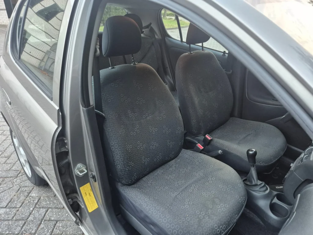 Toyota Yaris 1.3 — foto 9