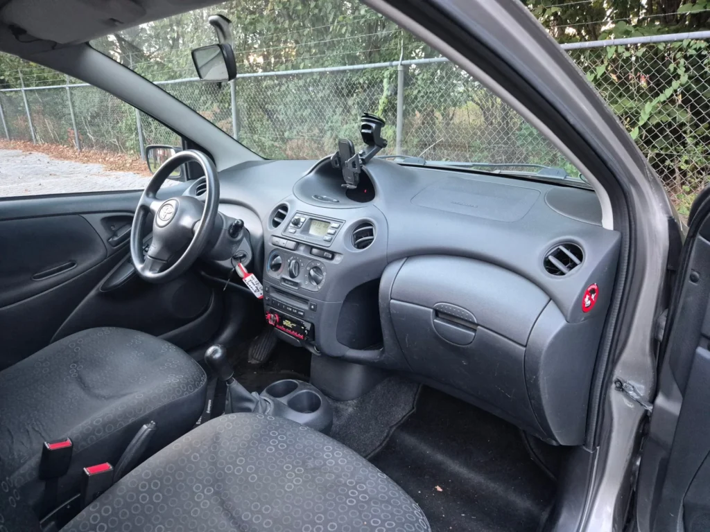 Toyota Yaris 1.3 — foto 10