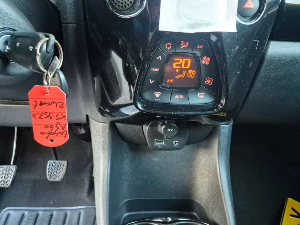 Toyota Aygo Xplay — foto 10